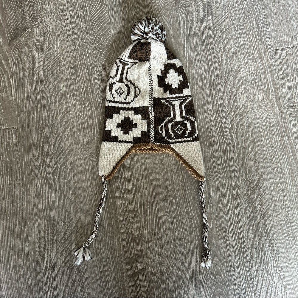 NEW Peru Beanie with Tassels